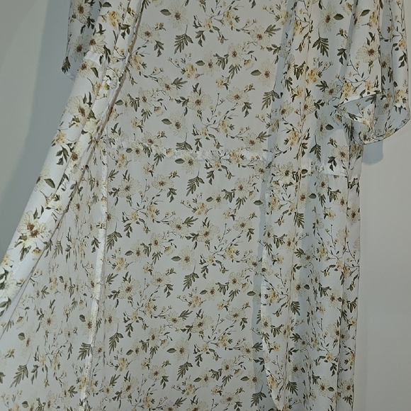 Liberty Love Flowing White and Green Floral Garment - Picture 3 of 7